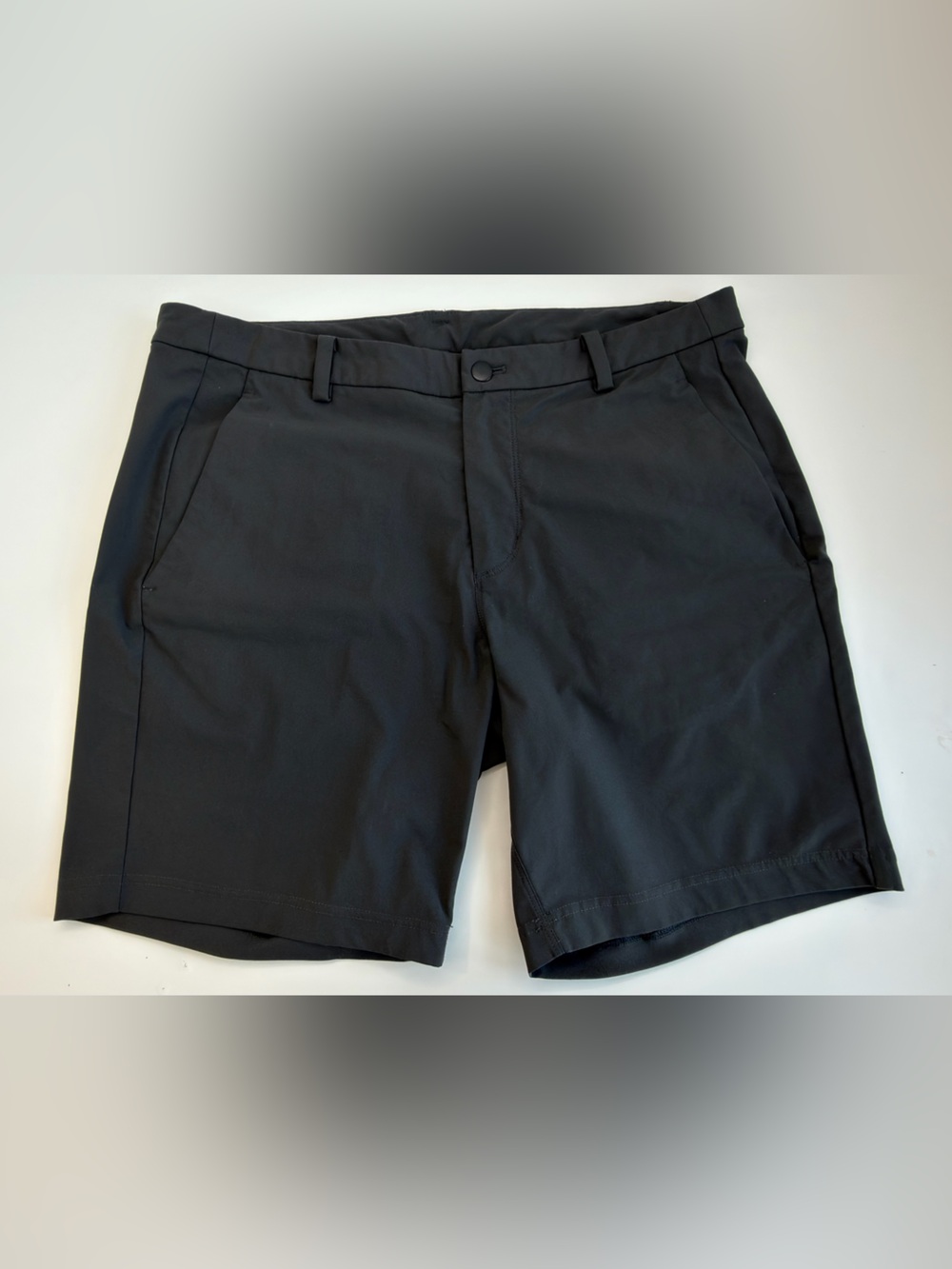 lululemon athletica Charcoal Gray Flat Front 8” inseam 5pckt Shorts size 38 Golf